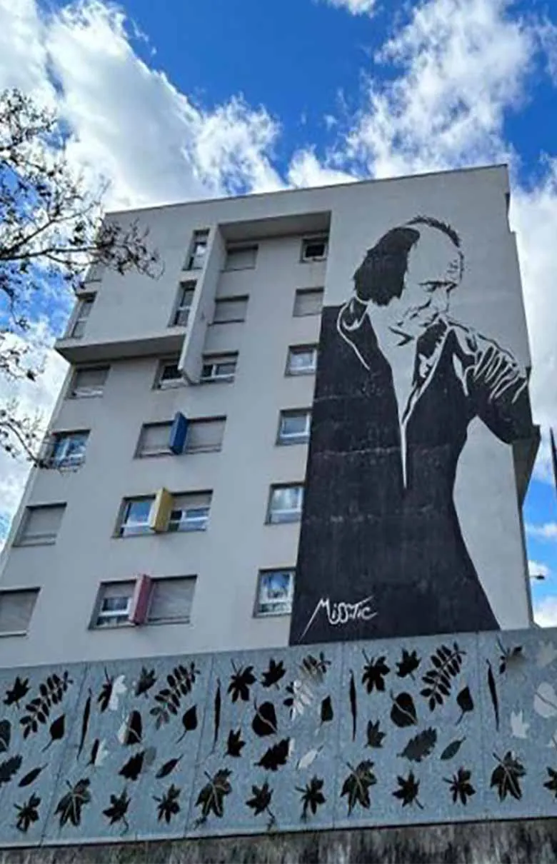 Fresque murale sur un immeuble du quartier Est d'Orly